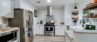 4 Bedroom Oasis - Middle of Downtown Lafayette!!