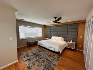 5 habitaciones, escritorio y tabla de planchar con plancha 