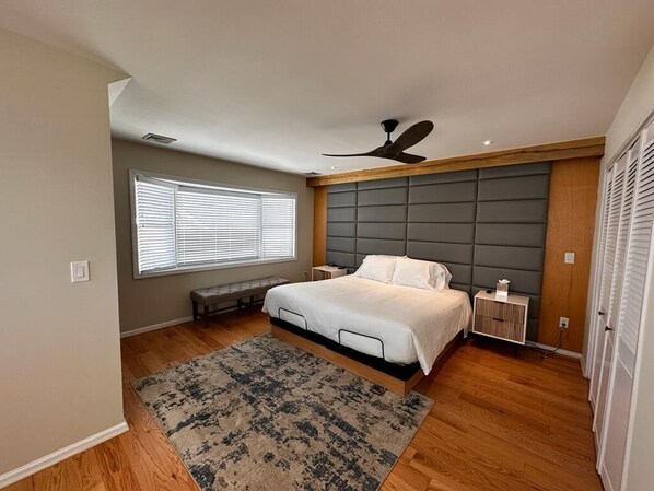 5 bedrooms, desk, iron/ironing board, travel cot