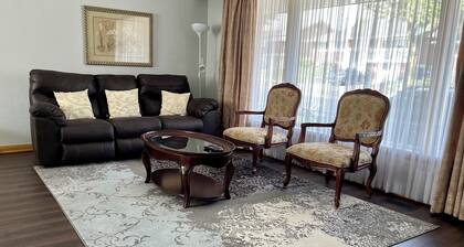 Etobicoke House close to Airport and other Amenities