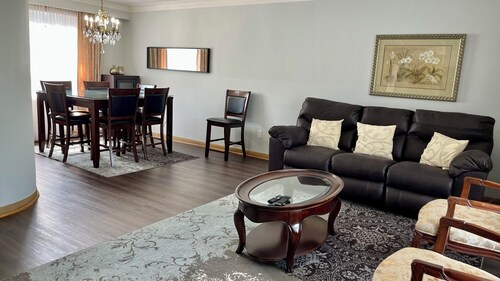 Etobicoke House close to Airport and other Amenities