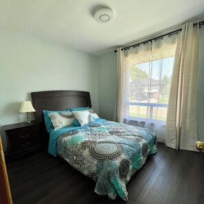 3 bedrooms, iron/ironing board, WiFi, bed sheets