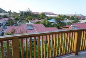 Property grounds - Palatial Mahoe Haven (Cas-en-Bas)
