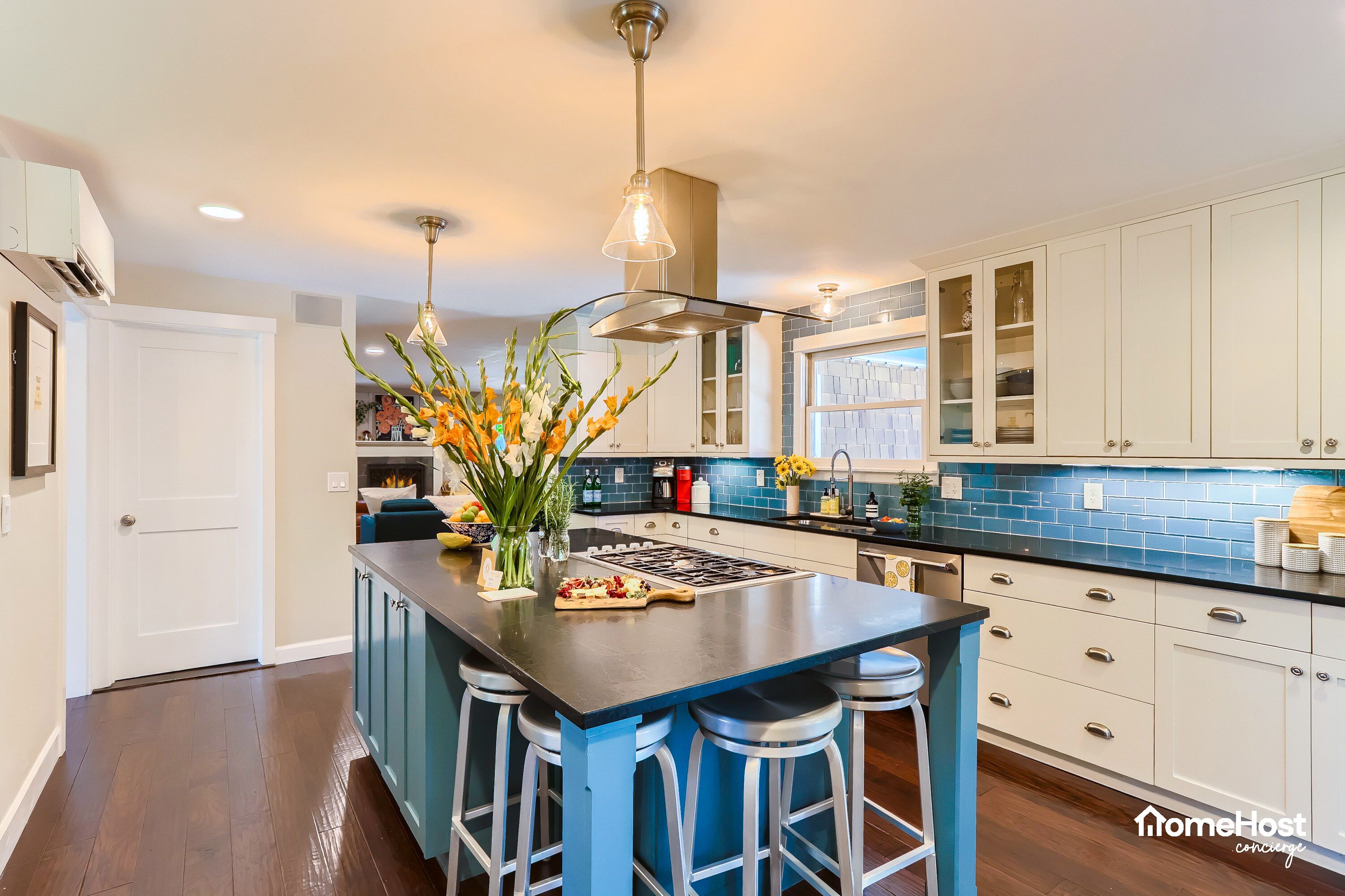 ثلاجة، ميكروويف، فرن، موقد طهي مسطح