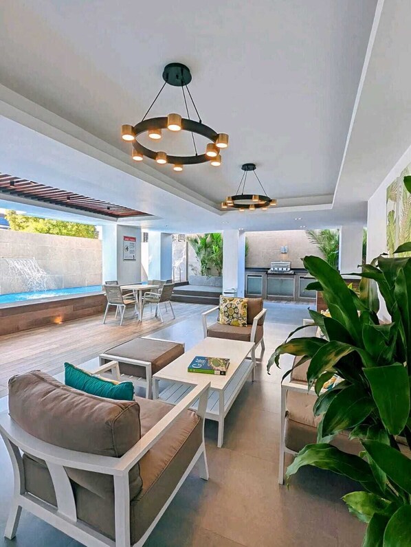 Outdoor dining - Unique location, workspace, great guest service (Santo Domingo)