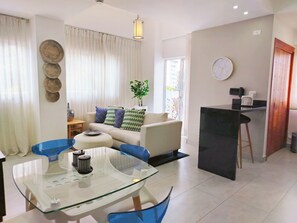 Smart TV, books - Unique location, workspace, great guest service (Santo Domingo)