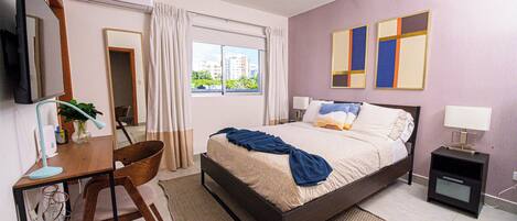 1 室のベッドルーム、セーフティボックス (室内)、デスク、アイロン / アイロン台