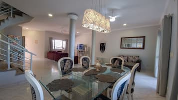 Comfort House | Dining