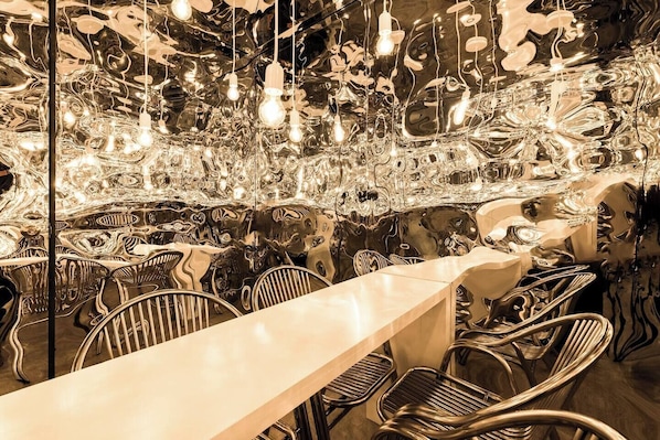 Een 32-inch smart-tv met kabelzenders