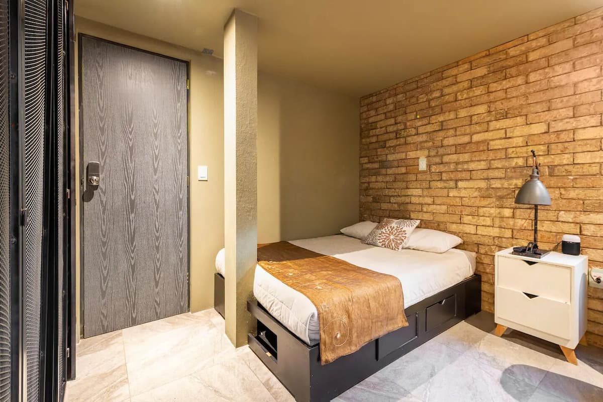 1 bedroom, in-room safe, free WiFi, bed sheets