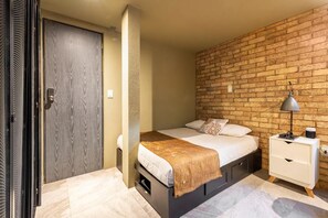 1 bedroom, in-room safe, free WiFi, bed sheets