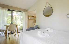 4 bedrooms, iron/ironing board, travel crib, free WiFi