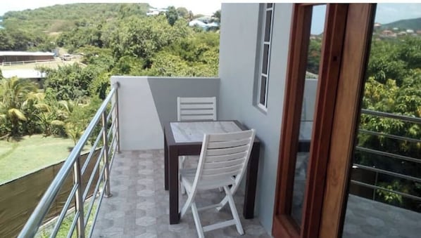 Outdoor dining - Buena Vista Suite #3 (Cas-en-Bas)