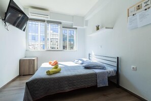 1 bedroom, in-room safe, desk, free WiFi