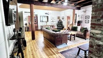 Smart-TV, peis, videospill og DVD-spiller