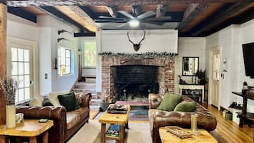 Smart TV, lareira, videogames, DVD player