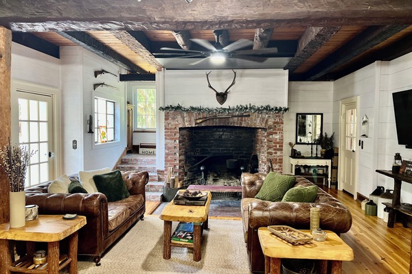 Smart-TV, Kamin, Videospiele, DVD-Player