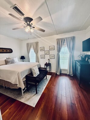 5 bedrooms, desk, iron/ironing board, free WiFi