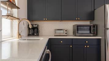 Fridge, microwave, dishwasher, coffee/tea maker