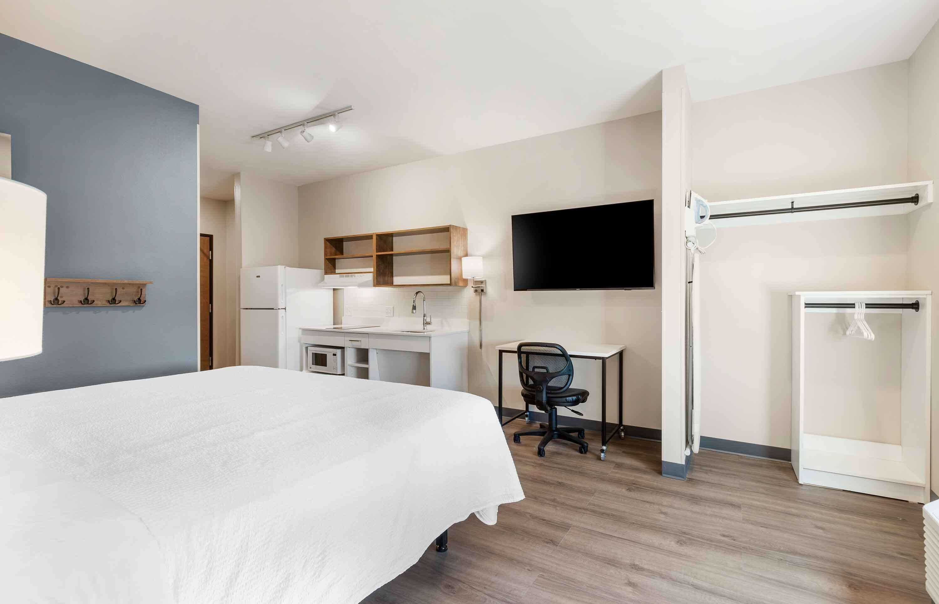 Desk, free WiFi, bed sheets