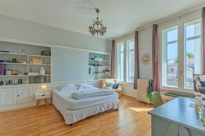 4 slaapkamers, een strijkplank/strijkijzer, gratis wifi