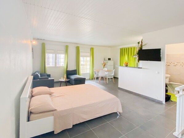 Silitysrauta/-lauta, ilmainen Wi-Fi, vuodevaatteet