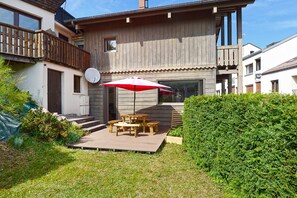 Outdoor dining - Bargkass - Vue montagne et piscine (La Bresse)