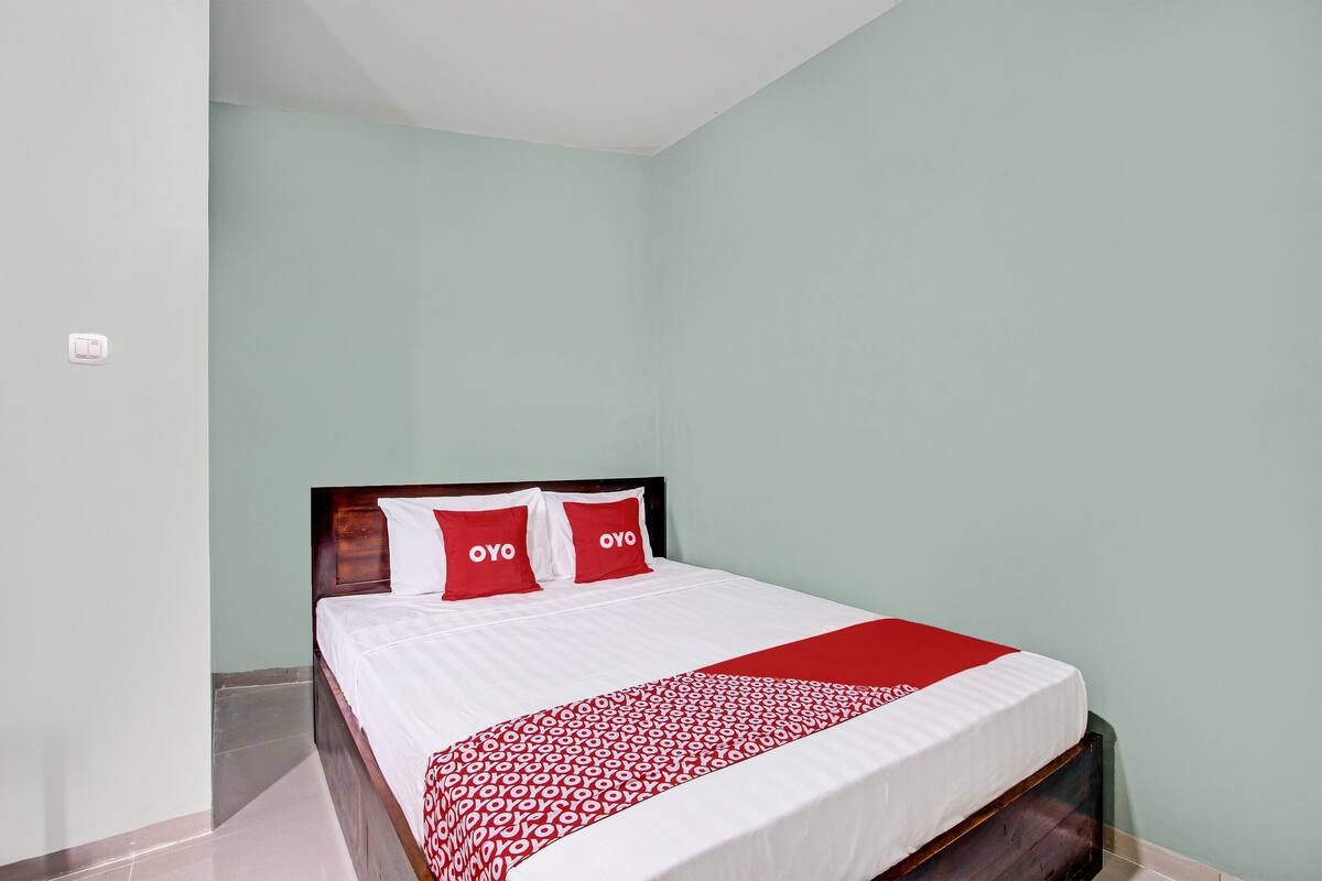 Deluxe Double Room | Laptop workspace, free WiFi, bed sheets