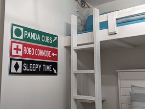1 bedroom, desk, WiFi, bed sheets