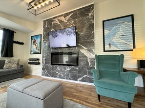 Smart TV, fireplace, computer monitors