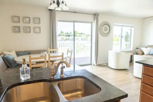 Clean, Close to WSU and Great for Groups