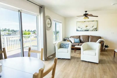 Clean, Close to WSU and Great for Groups