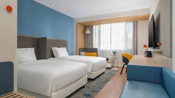 高級寢具、羽絨被、筆電工作空間、遮光布/窗簾