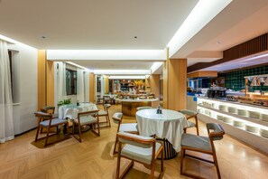 S'hi serveixen esmorzars