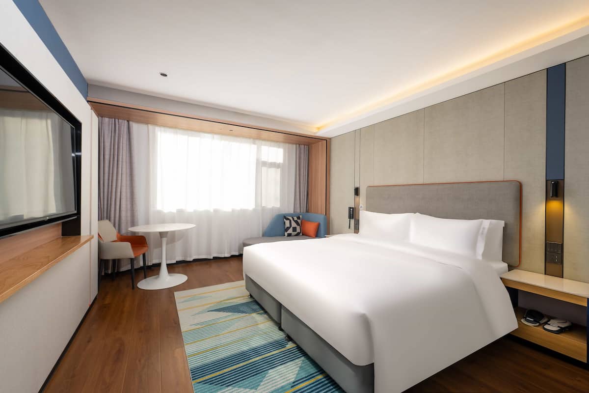 1 King Standard Minifridge | Premium bedding, desk, laptop workspace, blackout curtains
