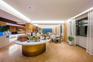 包含每日自助早餐