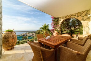 Outdoor dining - Villa Maria Rosaria (Massa Lubrense)