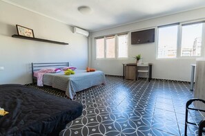 1 bedroom, in-room safe, desk, free WiFi