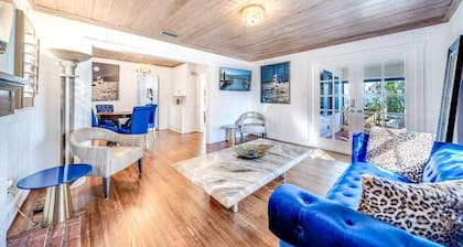 2 BD Historic Delray Beach Cottage walk to the Ave