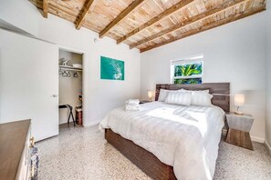 Travel cot, free WiFi, bed sheets