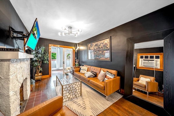 TV connectée, livres, chaßne hi-fi