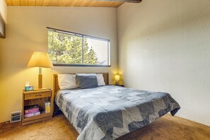 1 bedroom, Internet, bed sheets - Mammoth Lakes Condo w/ Fireplace & Mountain Views (Mammoth Lakes)