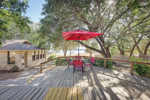 Deck + Cliffside Belton Lake Views: Temple Retreat