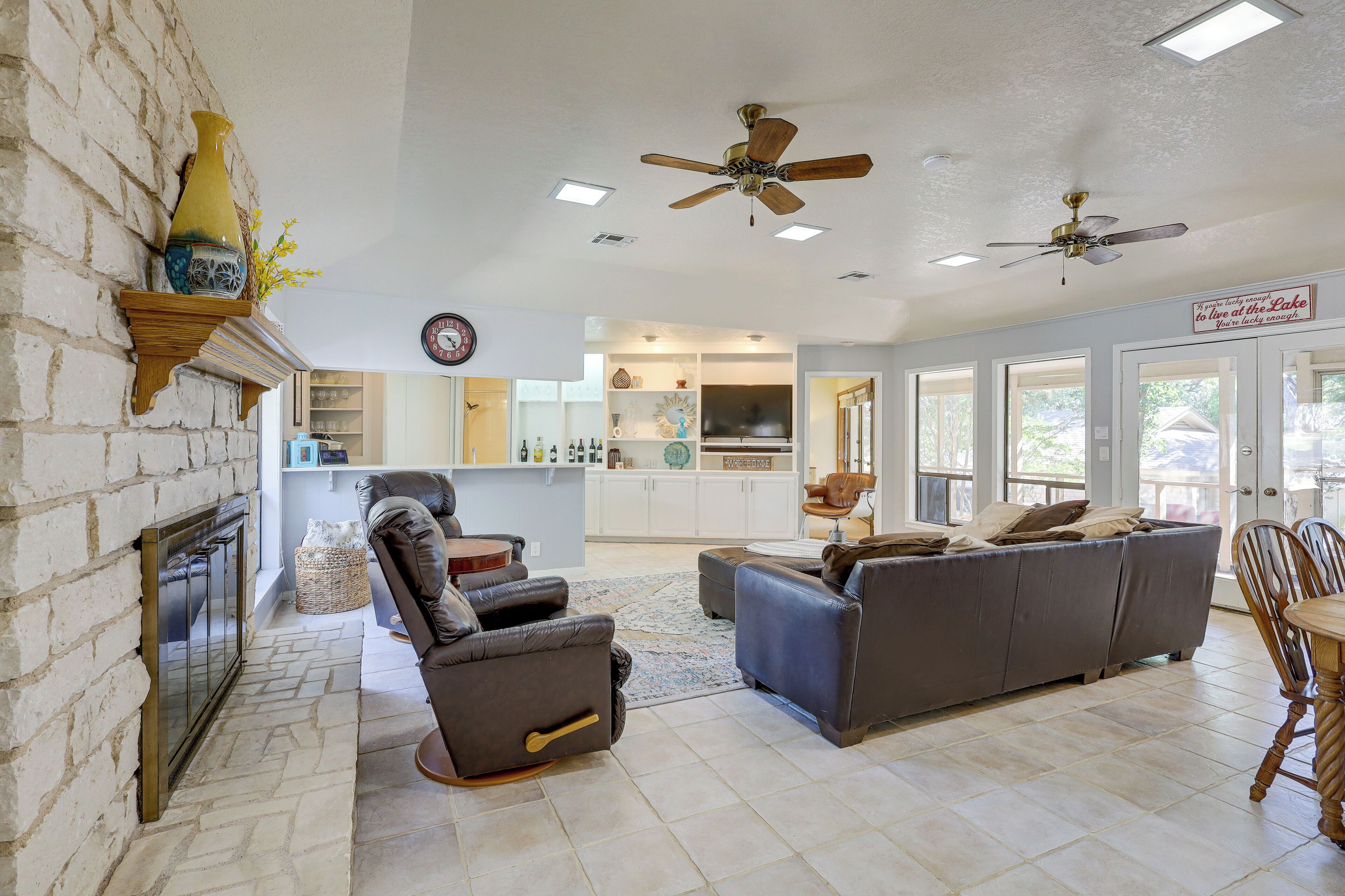 Deck + Cliffside Belton Lake Views: Temple Retreat - Belton, TX