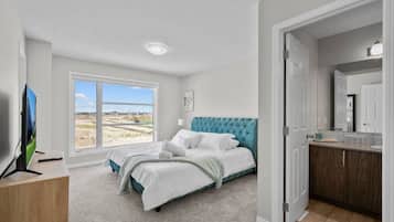 3 bedrooms, desk, iron/ironing board, WiFi (free)