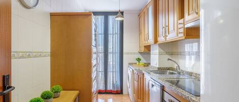 Fridge, microwave, oven, dishwasher