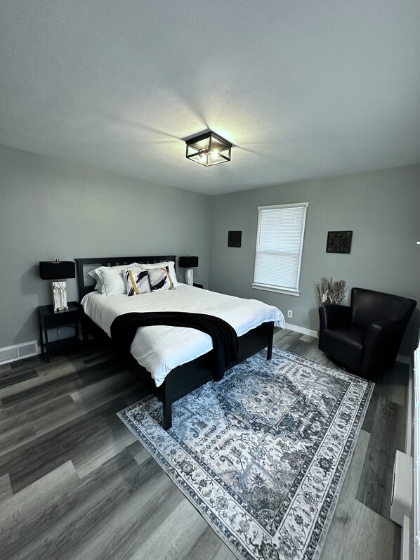 3 عدّة غرف نوم ومكواة/لوح كي وواي فاي مجانًا وملاءات أسرّة