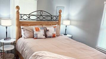 3 bedrooms, iron/ironing board, free WiFi, bed sheets