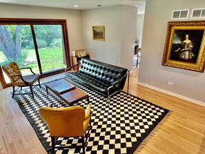 Älytelevisio, videopelejä, kirjoja, musiikkikirjasto