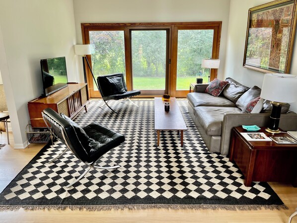 Älytelevisio, videopelejä, kirjoja, musiikkikirjasto